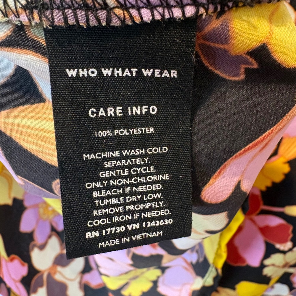 Who What Wear Black Floral Mock Neck Top Smocked Cuffs Dark Floral Womens M - Picture 6 of 6